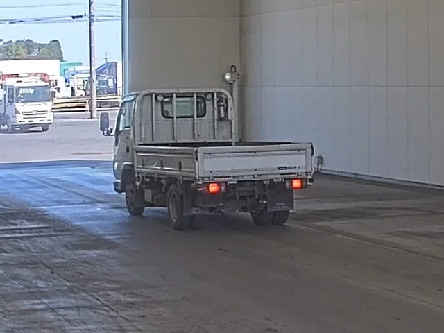 Isuzu ELF — фото 2