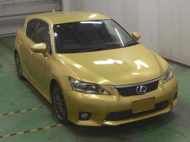 Lexus CT — фото 1