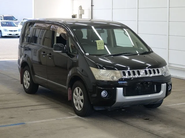 Mitsubishi DELICA — фото 1