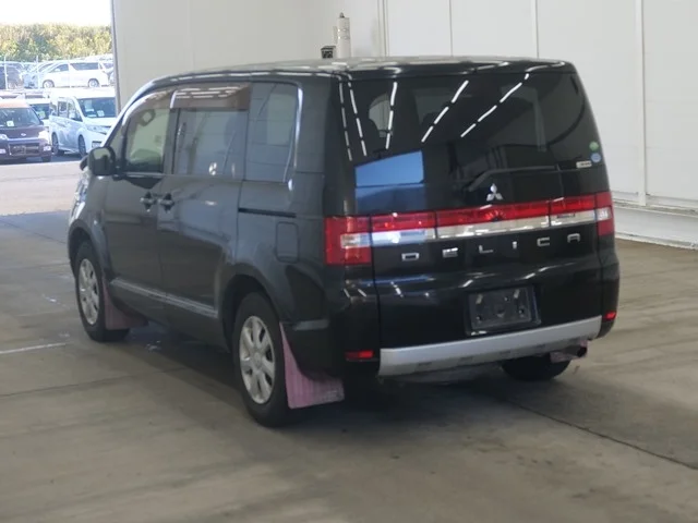 Mitsubishi DELICA — фото 2