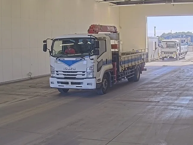 Isuzu FORWARD — фото 1