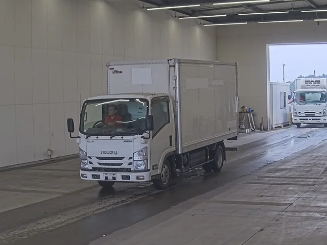 Isuzu ELF — фото 1