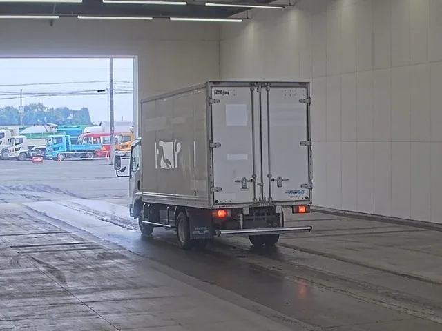 Isuzu ELF — фото 2
