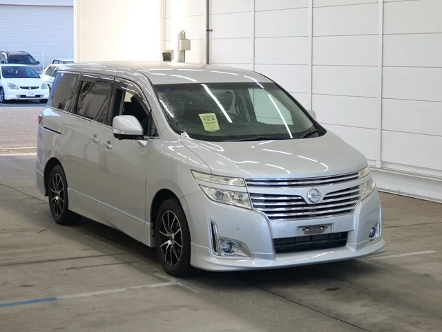 Nissan ELGRAND — фото 1