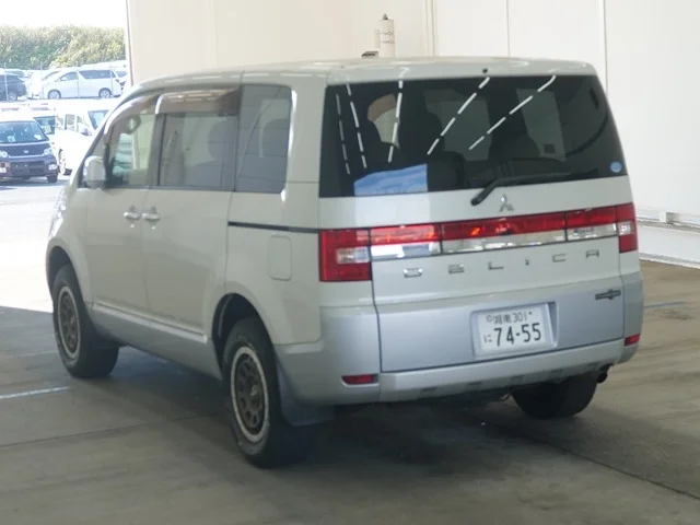 Mitsubishi DELICA — фото 2