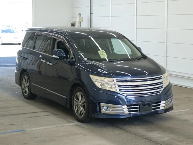 Nissan ELGRAND — фото 1