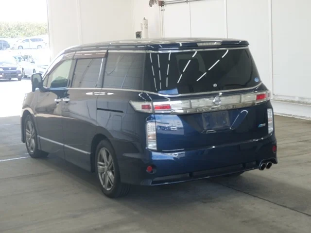 Nissan ELGRAND — фото 2