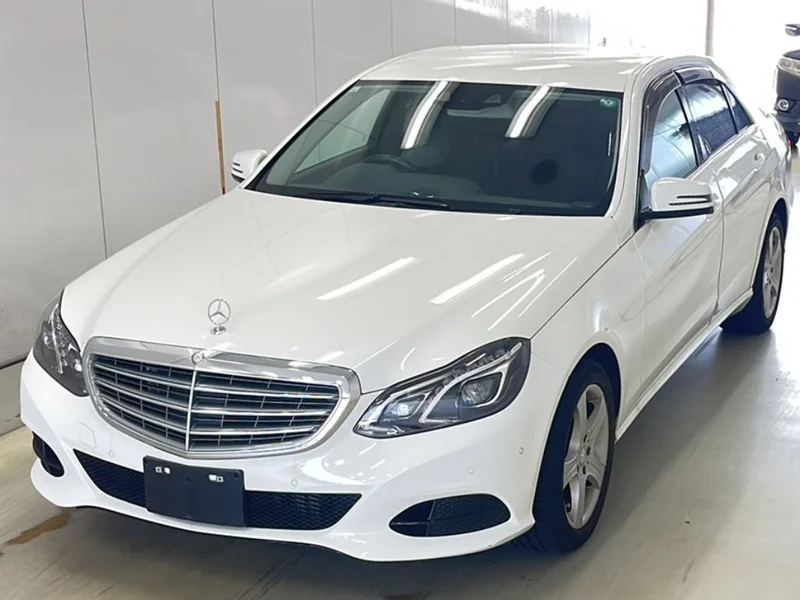 Mercedes-Benz E CLASS — фото 1