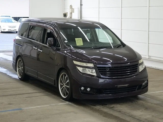 Nissan ELGRAND — фото 1