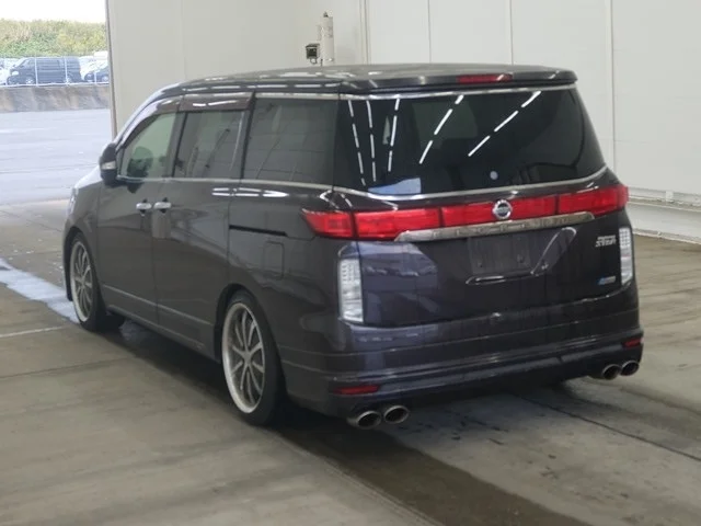Nissan ELGRAND — фото 2