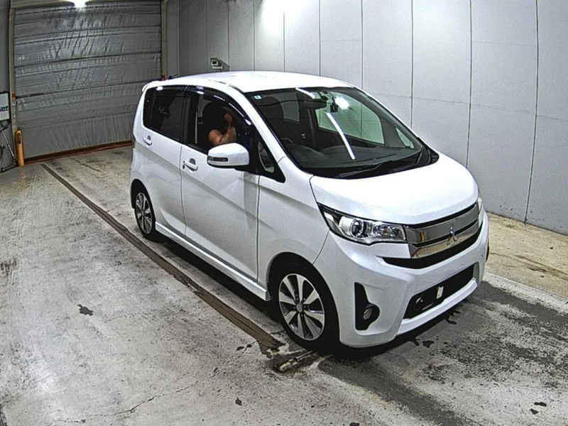 Mitsubishi EK CUSTOM — фото 1