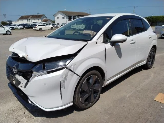 Nissan AURA