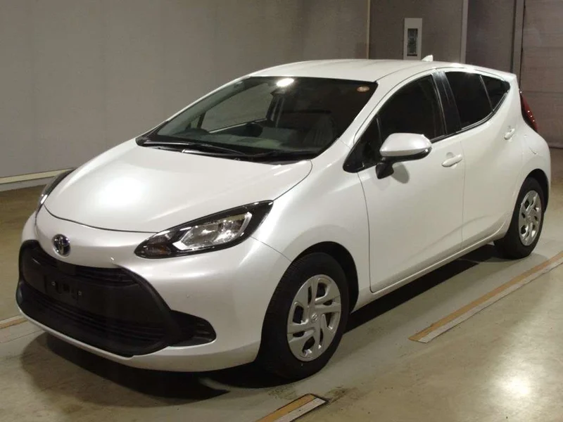 Toyota AQUA — фото 1