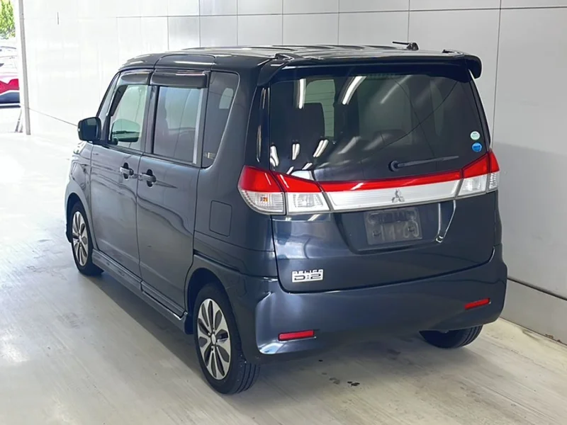 Mitsubishi DELICA D2 — фото 2