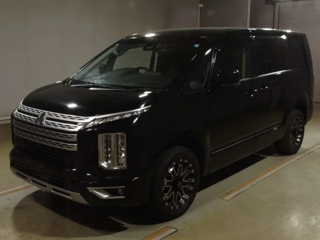 Mitsubishi DELICA D5 — фото 1