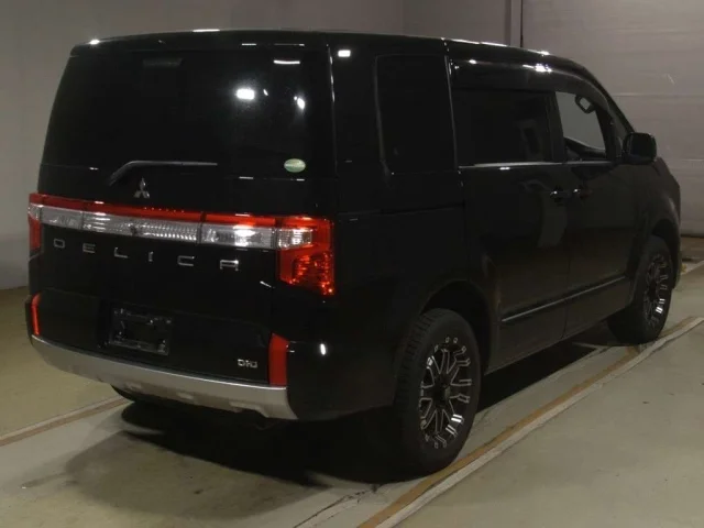 Mitsubishi DELICA D5 — фото 2