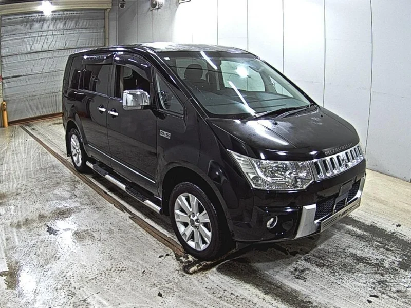 Mitsubishi DELICA — фото 1