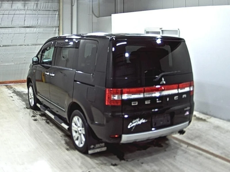 Mitsubishi DELICA — фото 2