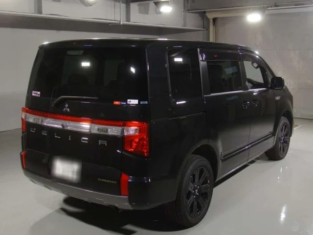 Mitsubishi DELICA D5 — фото 2