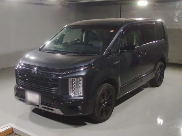Mitsubishi DELICA D5 — фото 1