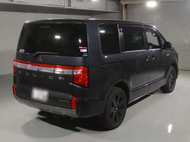 Mitsubishi DELICA D5 — фото 2