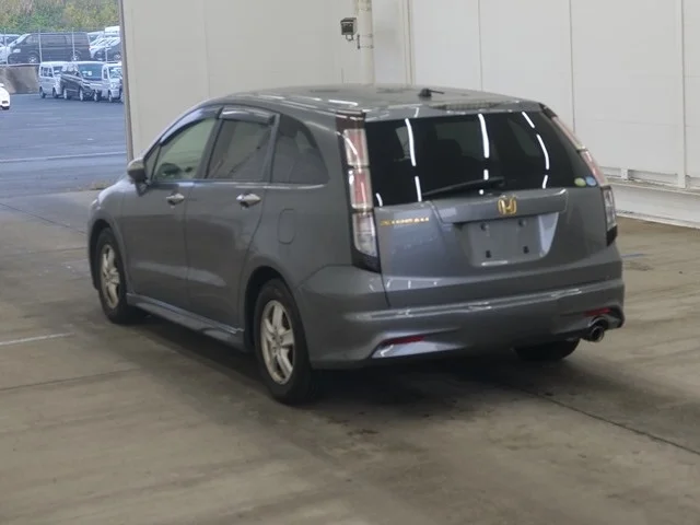 Honda STREAM — фото 2