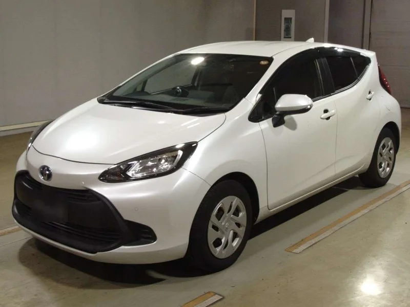 Toyota AQUA — фото 1
