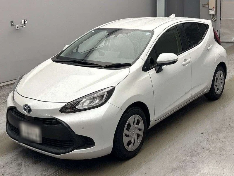 Toyota AQUA — фото 1