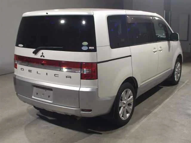 Mitsubishi DELICA — фото 2