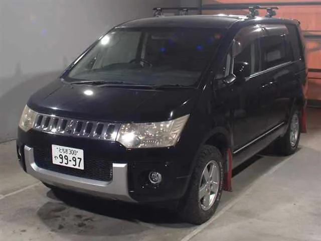 Mitsubishi DELICA — фото 1