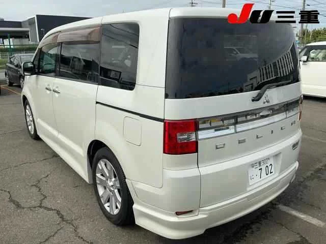 Mitsubishi DELICA D5 — фото 2