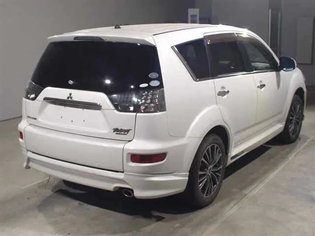 Mitsubishi OUTLANDER — фото 2