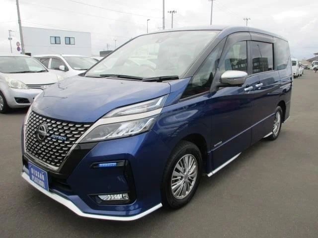 Nissan SERENA — фото 1