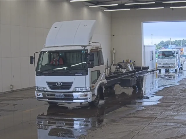 Nissan TRUCK