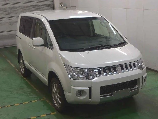 Mitsubishi DELICA — фото 1