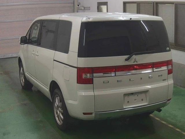 Mitsubishi DELICA — фото 2