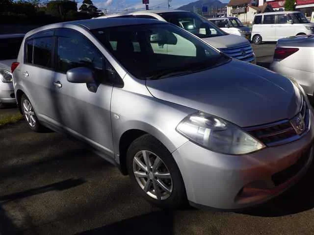 Nissan TIIDA — фото 1