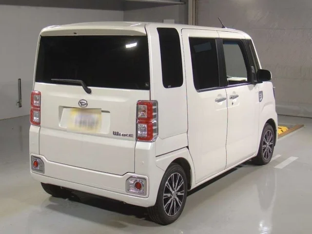 Daihatsu WAKE — фото 2