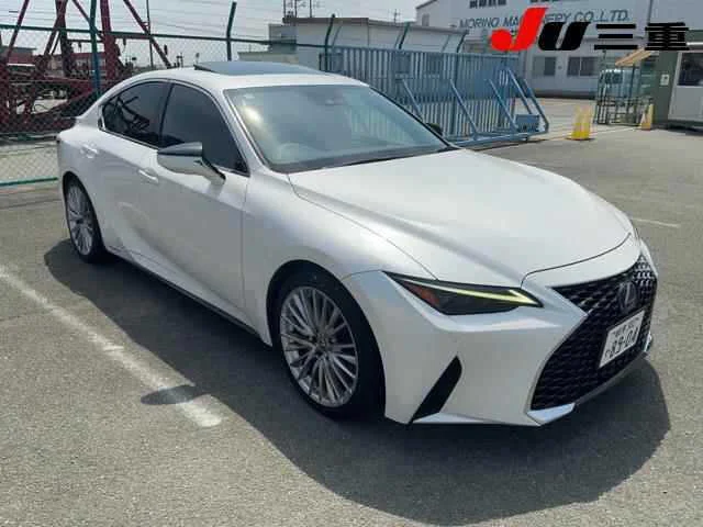 Lexus IS