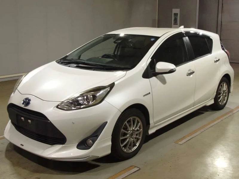 Toyota AQUA — фото 1