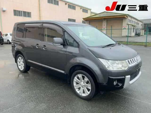 Mitsubishi DELICA — фото 1
