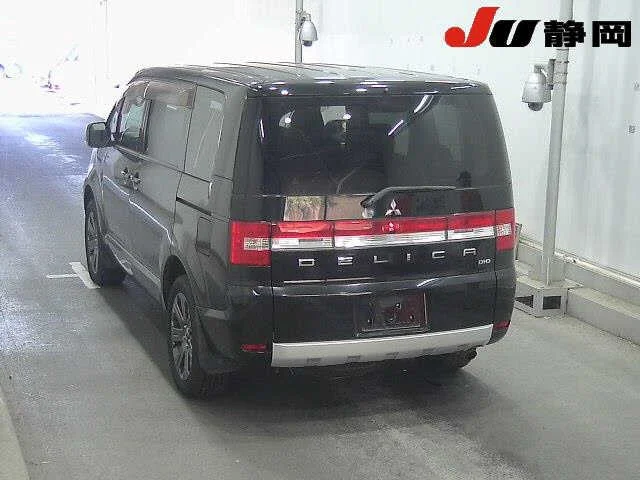 Mitsubishi DELICA D5 — фото 2