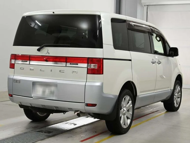 Mitsubishi DELICA — фото 2