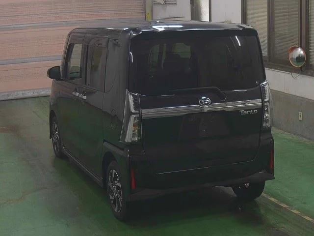 Daihatsu TANTO — фото 2