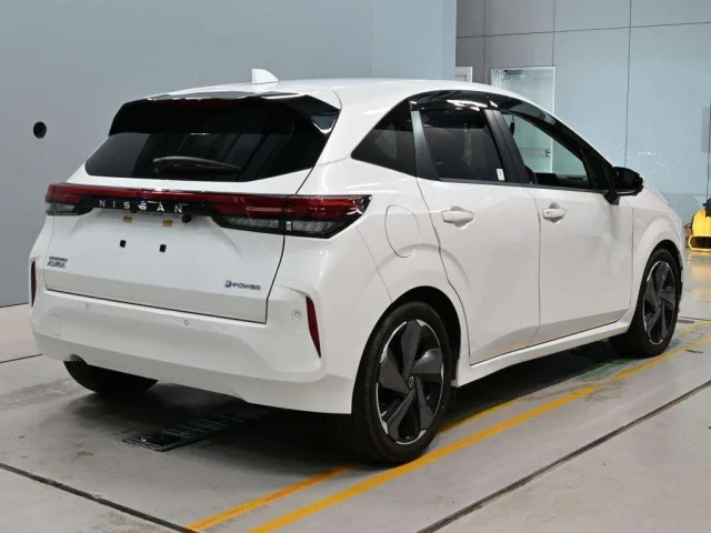 Nissan AURA — фото 2