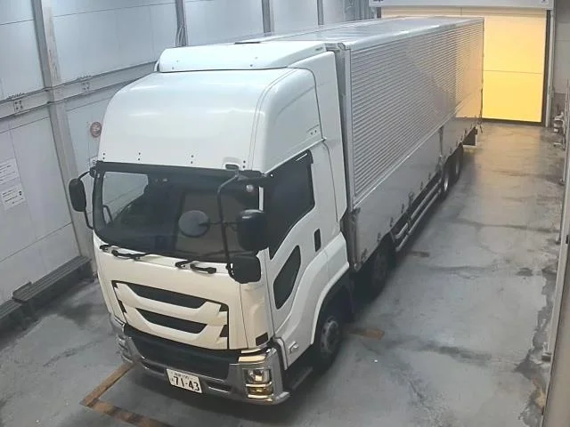 Isuzu TRUCK — фото 1