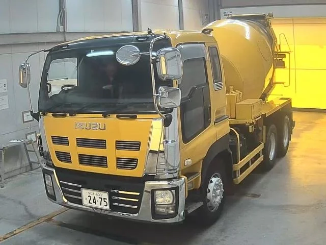 Isuzu TRUCK — фото 1