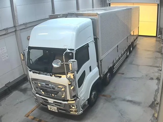 Isuzu TRUCK — фото 1