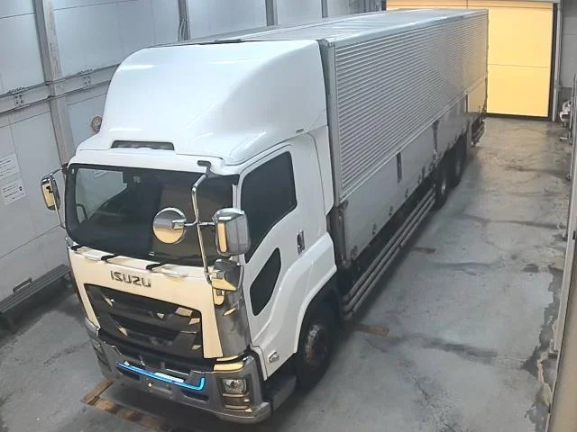 Isuzu TRUCK — фото 1