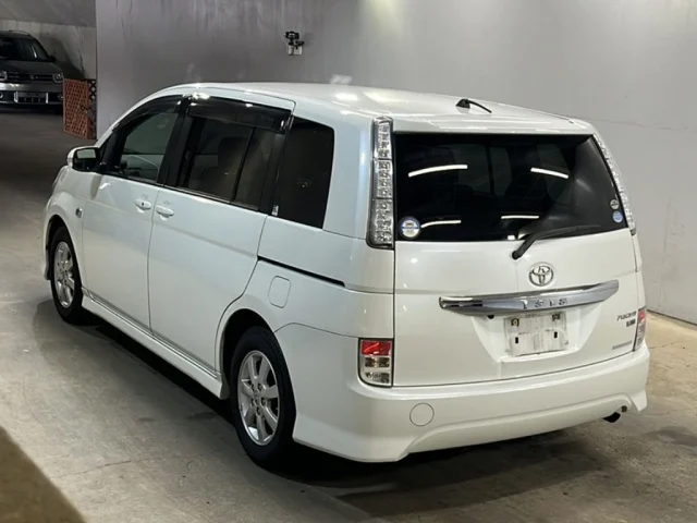 Toyota ISIS